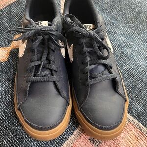 Nike Dark Blue Sneakers with Light Brown Sole